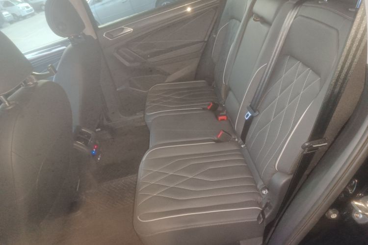 大众 途观L 2023款 330TSI 自动两驱R-Line越享版中控内饰7004