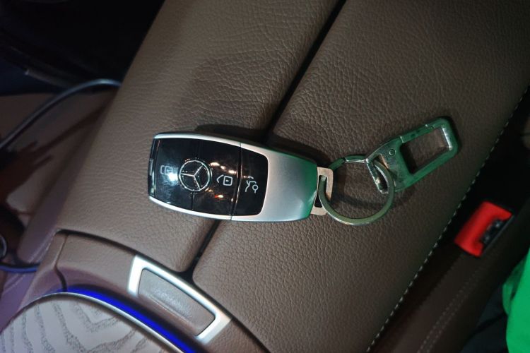 奔驰E级 2020款 改款 E 260 L中控内饰11