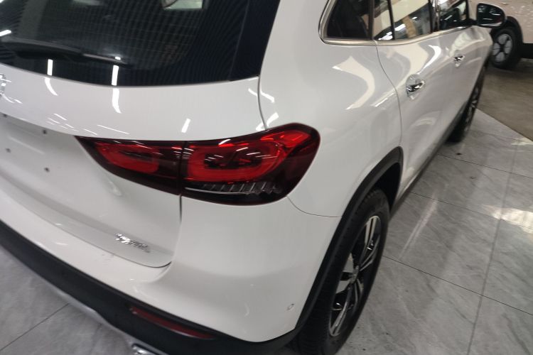 奔驰GLA 2023款 GLA 220车身外观9