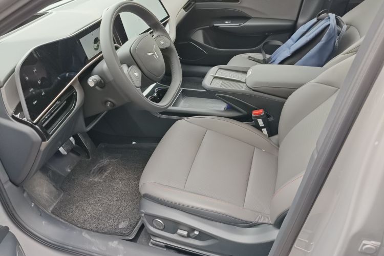 红旗EH7 2025款 640 四驱 智选版局部细节19