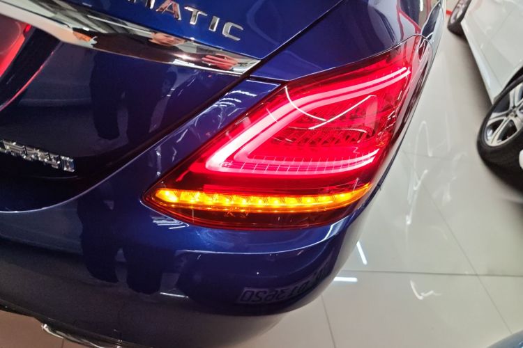 奔驰C级 2019款 C 260 运动版车身外观9