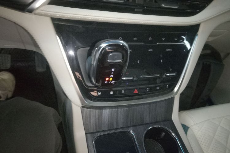 别克GL8 2023款 ES陆尊 舒适型中控内饰18