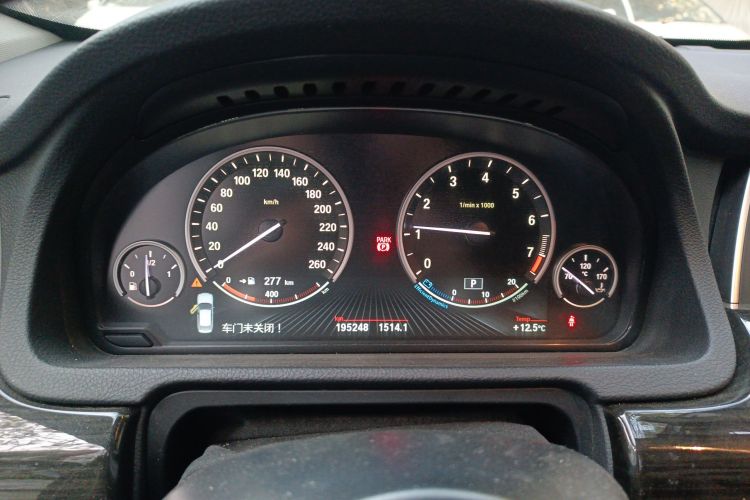 宝马5系GT 2014款 535i 豪华型中控内饰14