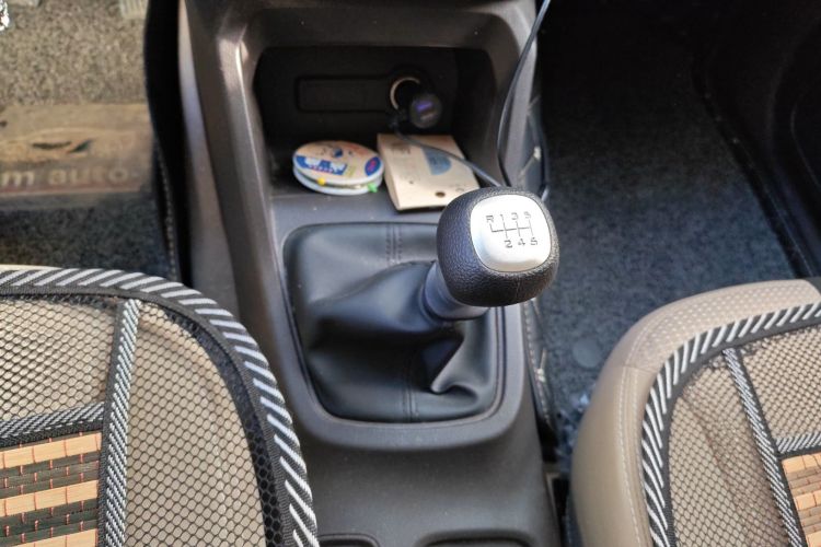 五菱汽车 五菱宏光 2019款 1.5L S标准型国VI LAR中控内饰18