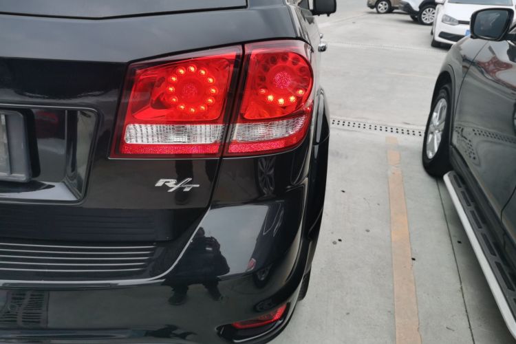 道奇 酷威 2015款 2.0TD 四驱尊尚版车身外观9