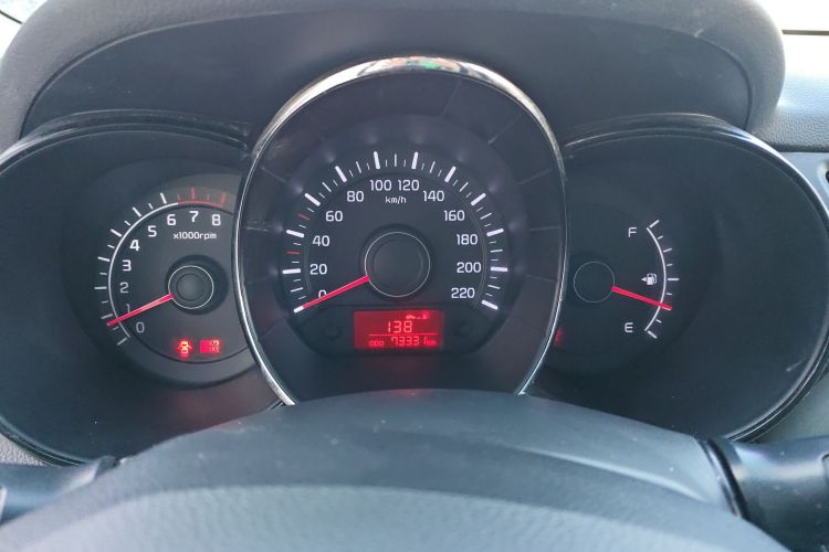 起亚K2 2012款 三厢 1.4L MT GLS纪念版中控内饰14