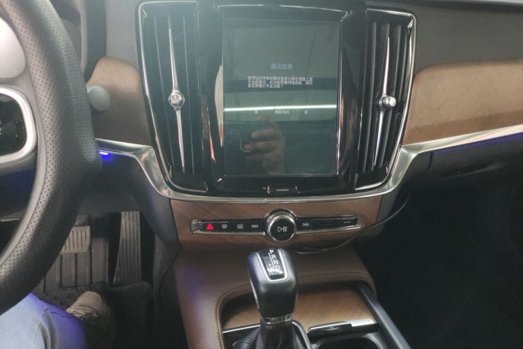 沃尔沃S90 2019款 T5 智远版中控内饰16