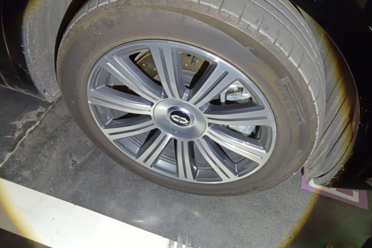 鸿蒙智行 问界M8 2025款 增程 Max+版 53.4kWh 6座版车身外观10