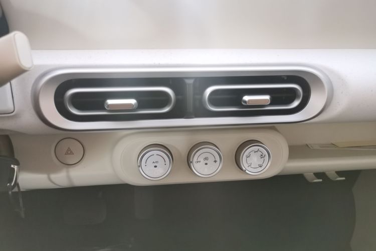 五菱汽车 宏光MINIEV 2024款 第三代 215km 青春版中控内饰16