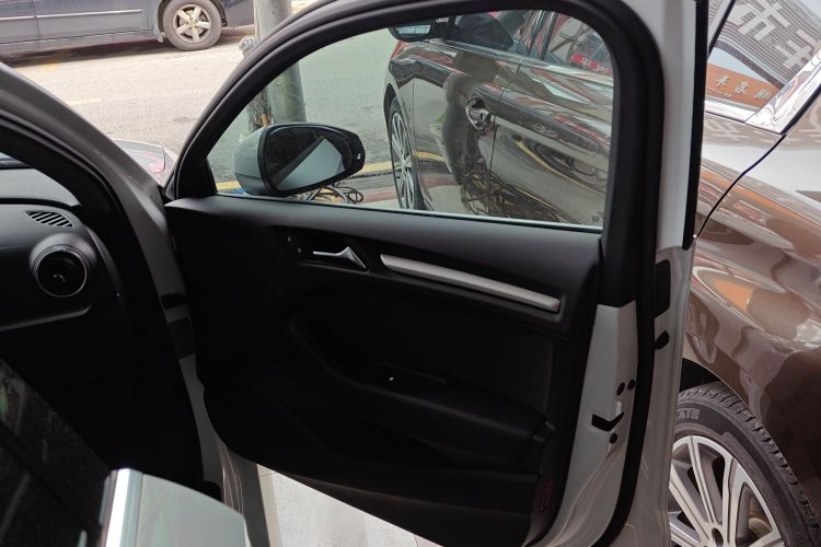 奥迪A3 2018款 30周年年型 Limousine 35 TFSI 进取型中控内饰7005