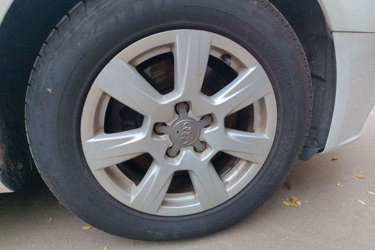 奥迪A4L 2011款 2.0 TFSI 标准型车身外观6007