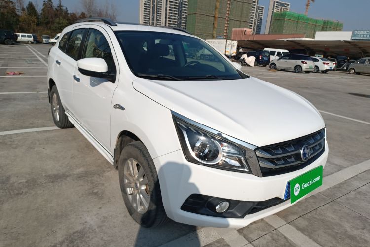 启辰T70 2016款 2.0L CVT睿趣版车身外观3