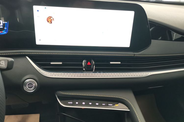 奔腾B70 2025款 龙耀版 1.5T 欢享型中控内饰16