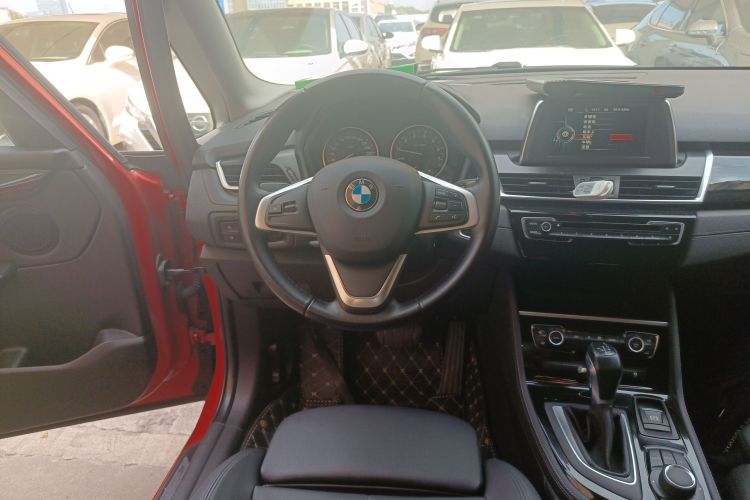 宝马2系旅行车 2016款 218i 运动设计套装中控内饰13