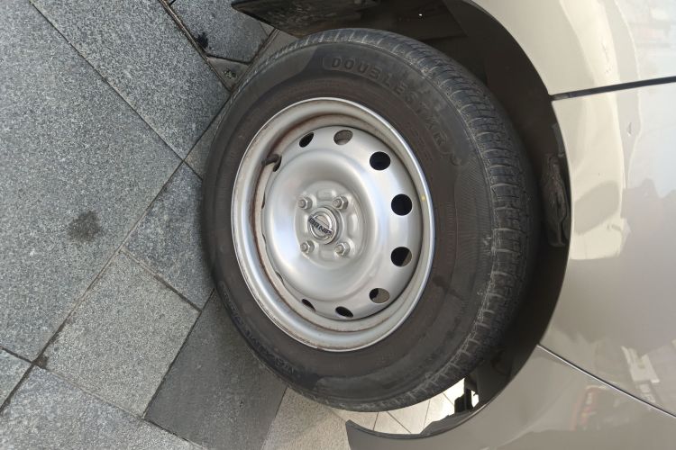 金杯 小海狮X30 2021款 1.5L 财富型客车国VI SWC15M车身外观10