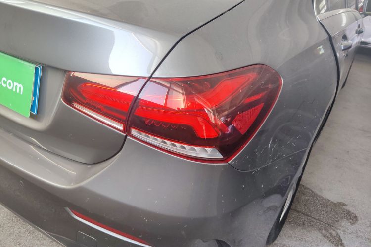 奔驰A级 2020款 改款 A 200 L 运动轿车时尚型车身外观9