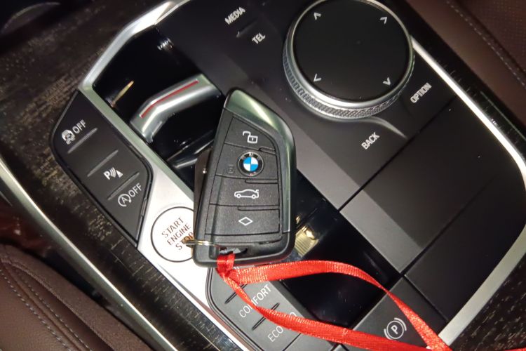 宝马3系 2023款 325Li M运动套装中控内饰11