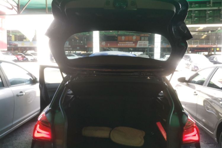 宝马1系(进口) 2018款 118i 领先型中控内饰23