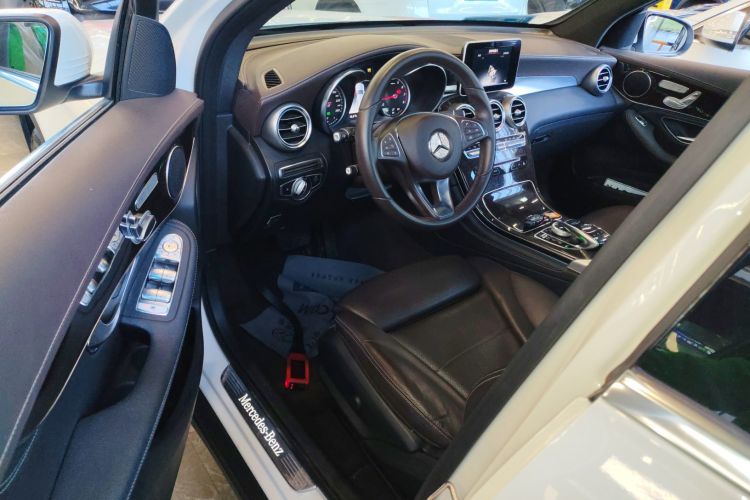 奔驰GLC 2019款 GLC 260 L 4MATIC 动感型中控内饰7003