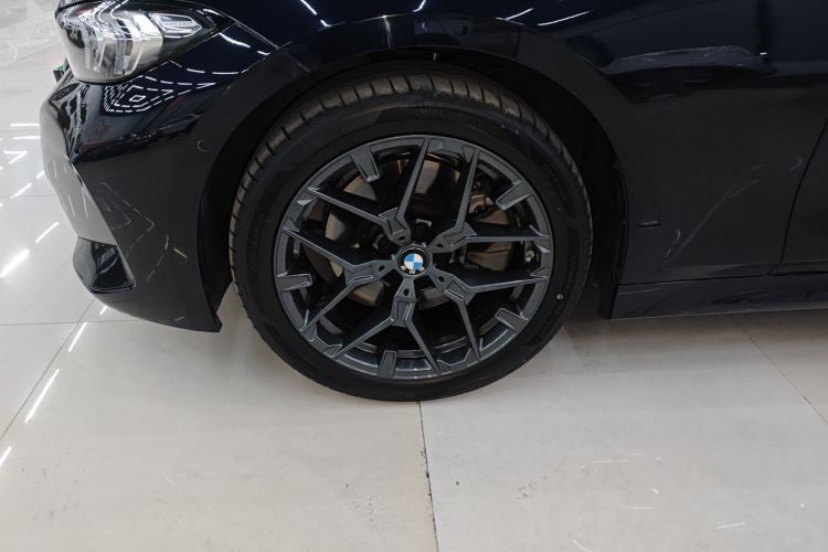 宝马3系 2025款 330Li M运动曜夜套装车身外观6007