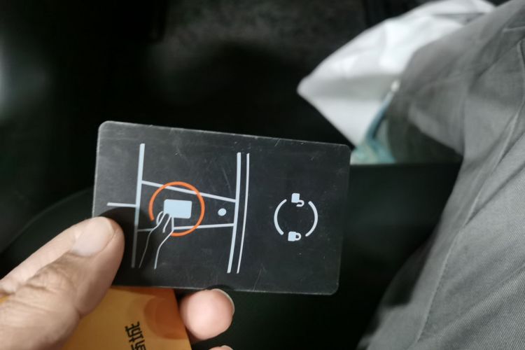 特斯拉 Model 3 2023款 长续航全轮驱动版中控内饰11