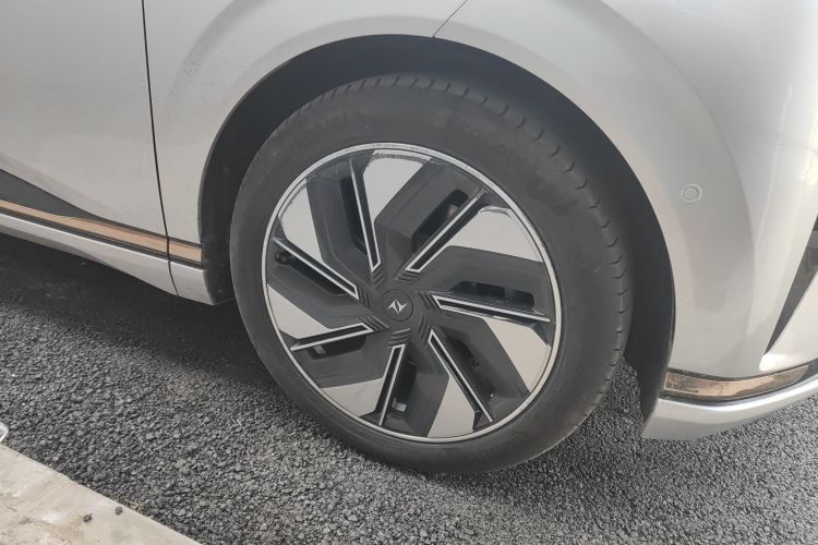 东风奕派 eπ008 2024款 636Max纯电版 6座车身外观10