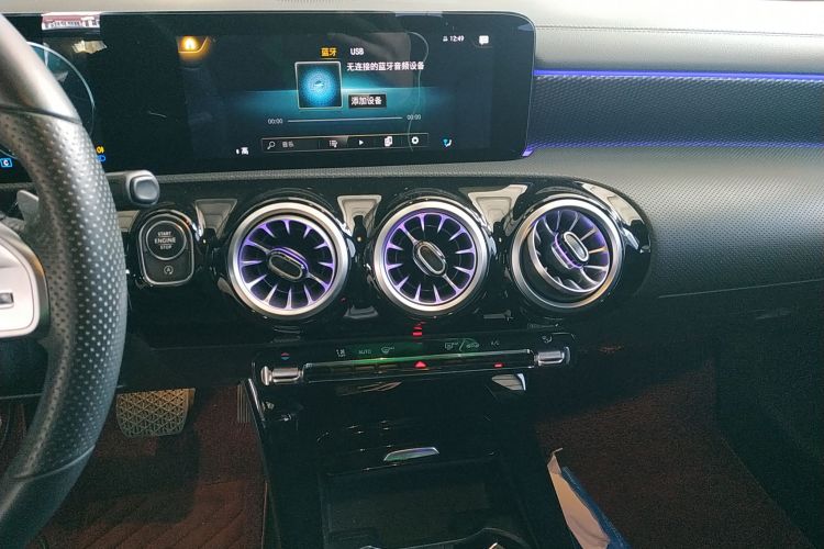 奔驰A级 2022款 改款 A 200 L 运动轿车时尚型中控内饰16