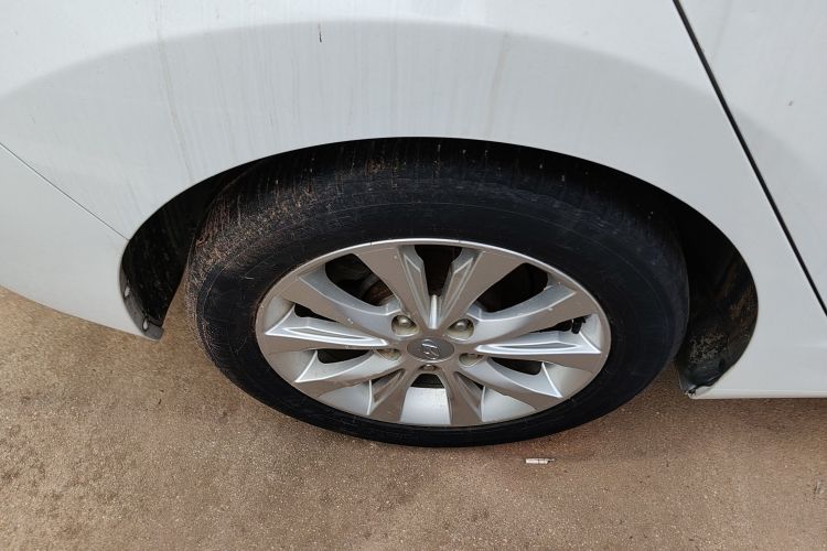 现代 朗动 2016款 1.6L 自动尊贵型车身外观6008