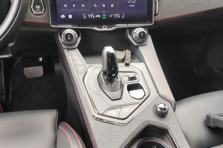 领克05 2020款 2.0TD 四驱劲Plus中控内饰18