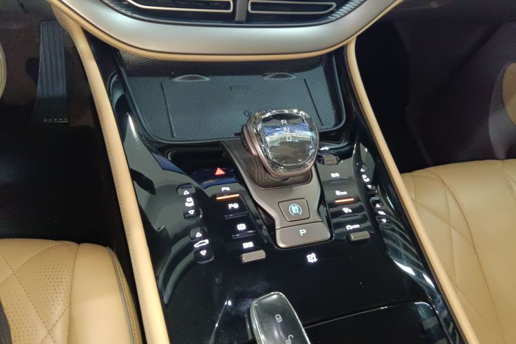 腾势D9 2022款 EV 600 四驱旗舰型中控内饰18