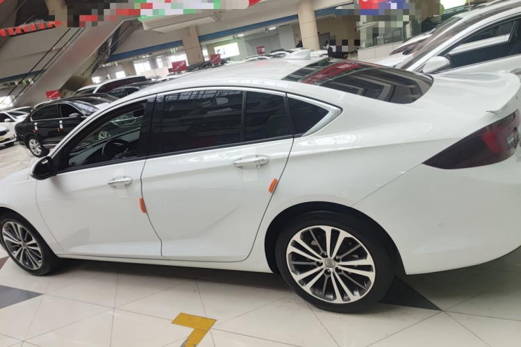 别克 君威 2017款 28T 尊享型车身外观4