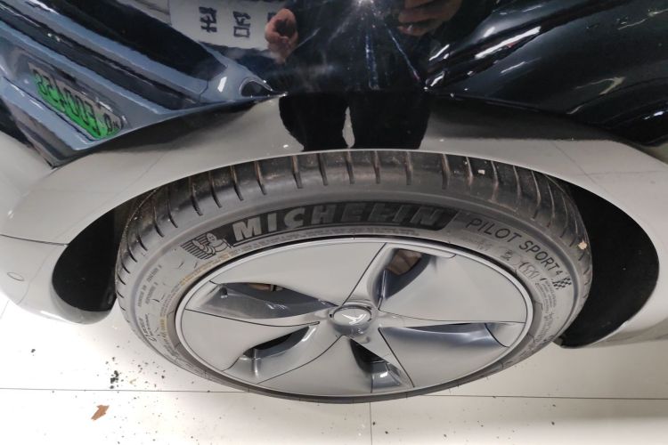 特斯拉 Model 3 2020款 改款 标准续航后驱升级版车身外观6008