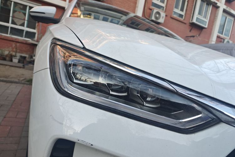 比亚迪e2 2019款 高续航版 耀·豪华型车身外观8