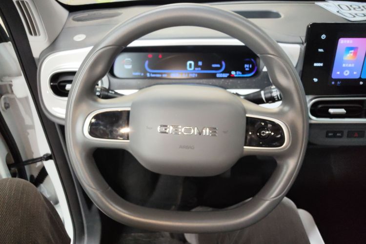 吉利银河 2025款 210km 熊猫骑士中控内饰13