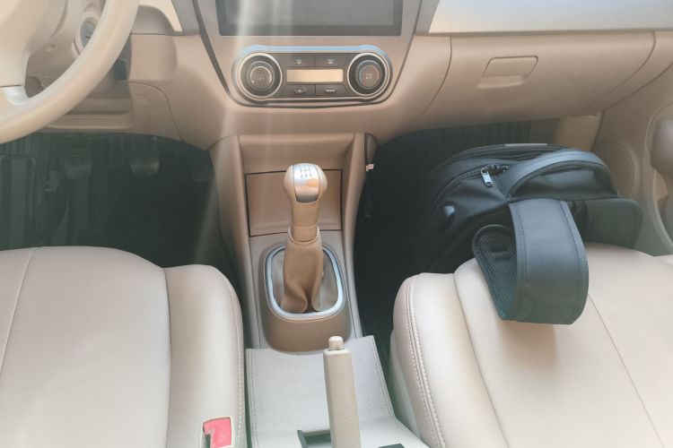 日产 轩逸 2018款 经典 1.6XE 手动舒适版中控内饰18