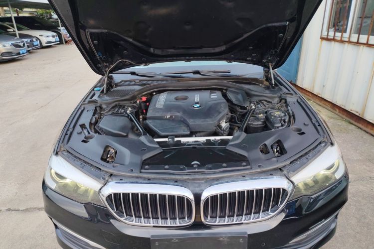 宝马5系 2018款 528Li 上市特别版机舱底盘24