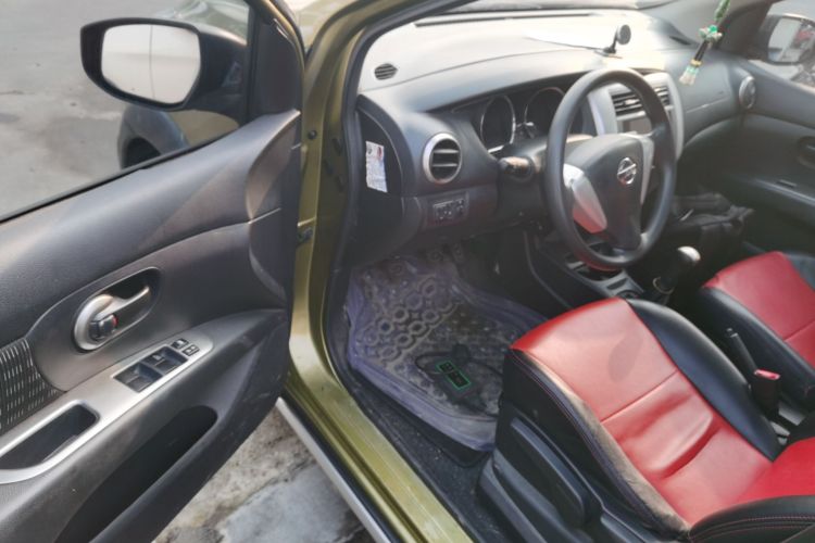 日产 骊威 2013款 劲锐 1.6XV 手动豪华版中控内饰20