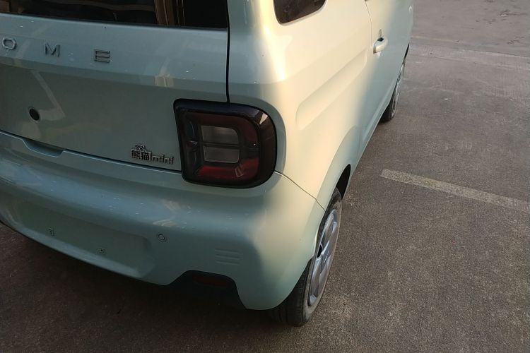 吉利银河 2023款 熊猫mini 200km 耐力熊车身外观9