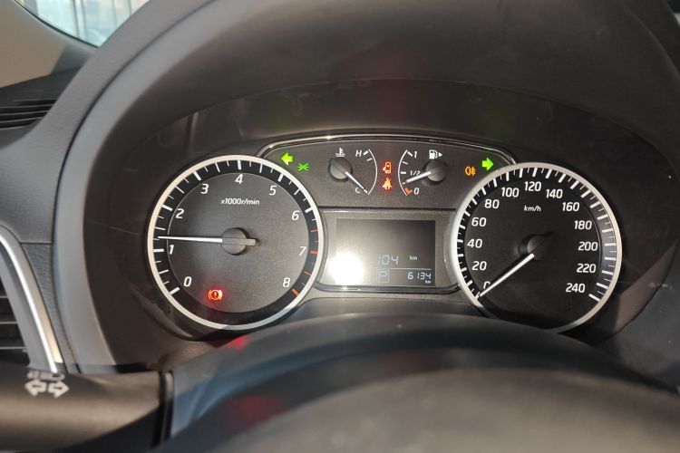 日产 轩逸 2024款 改款二 经典 1.6XE CVT舒适版中控内饰14