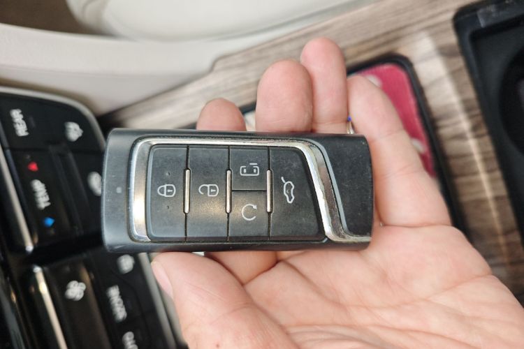 广汽传祺 传祺M8 2018款 320T 尊享版中控内饰11