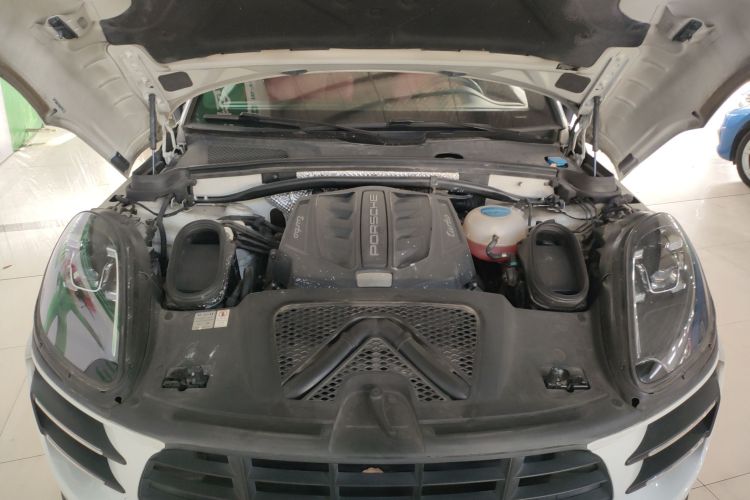 保时捷 2017款  Macan Turbo 3.6T机舱底盘24