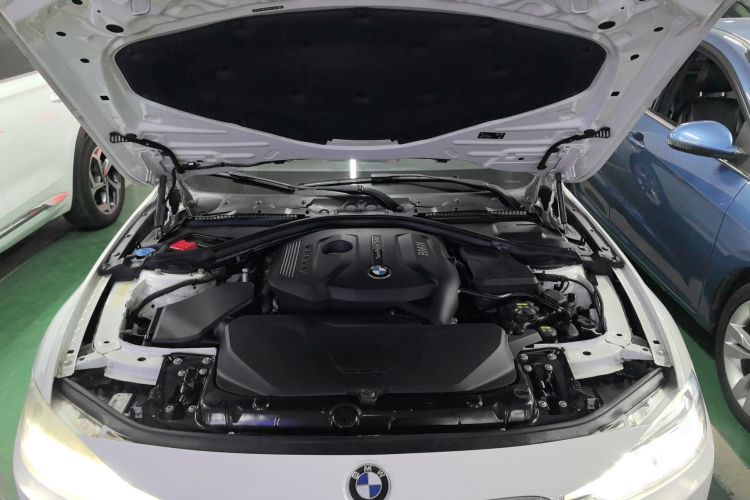 宝马3系 2019款 320i M运动套装机舱底盘24