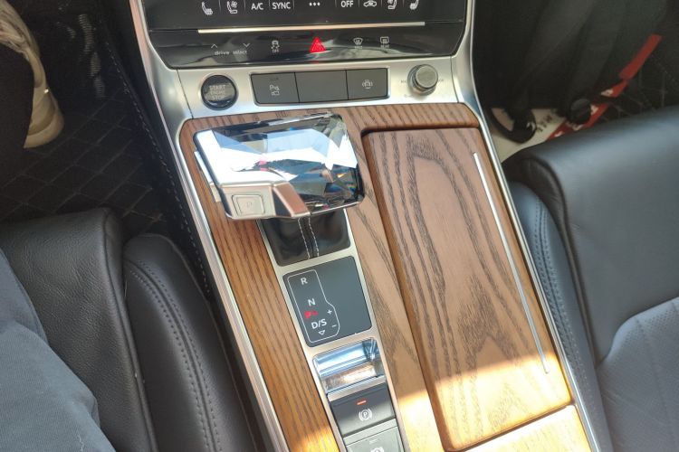 奥迪A6L 2021款 40 TFSI 豪华致雅型中控内饰18