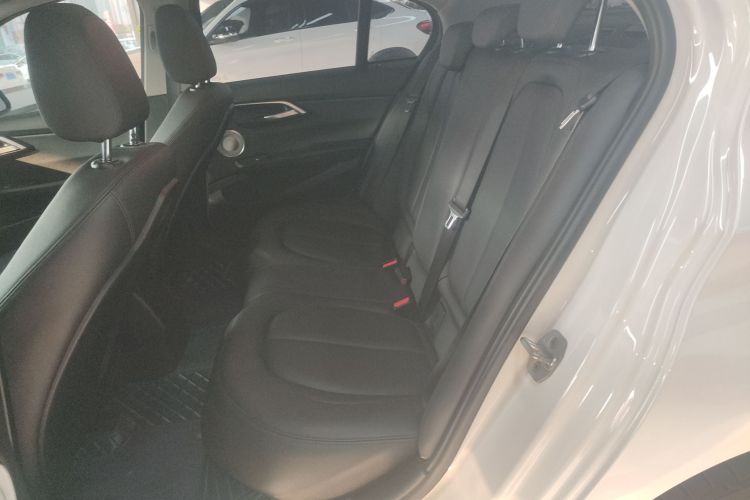 宝马1系 2023款 120i M运动版中控内饰21