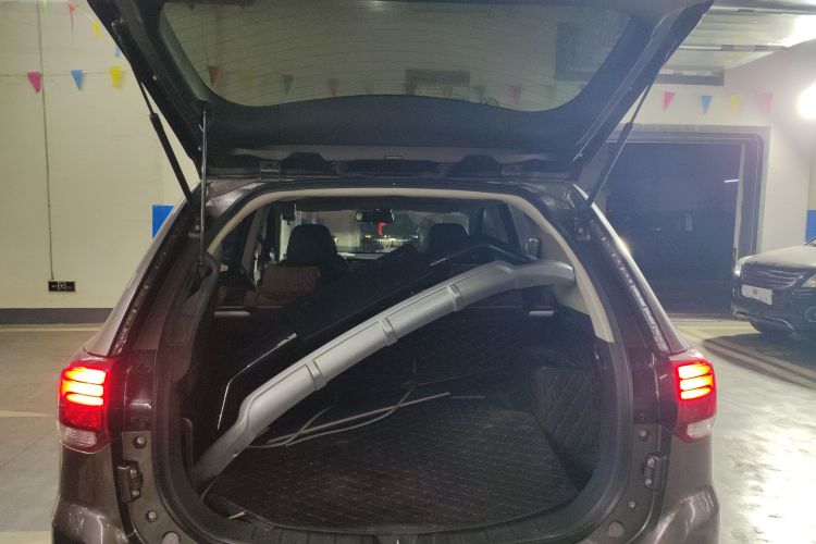 三菱 欧蓝德 2016款 2.4L 四驱精英版 5座机舱底盘23