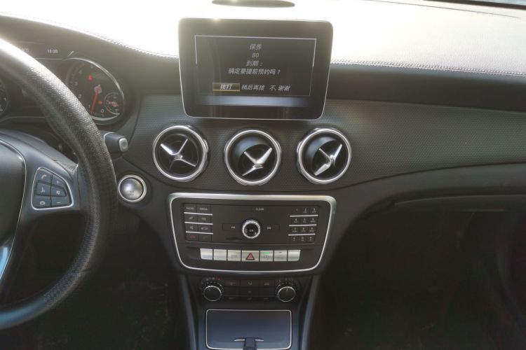 奔驰GLA 2018款 GLA 200 时尚型中控内饰16