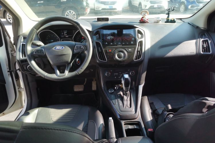 福特 福克斯 2017款 三厢 EcoBoost 180 自动精英型中控内饰12