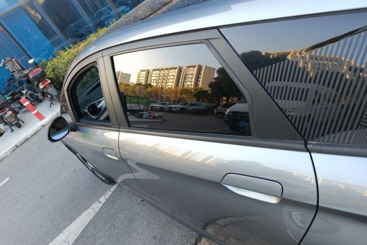 比亚迪 海豚 2023款 420km 时尚版车身外观4