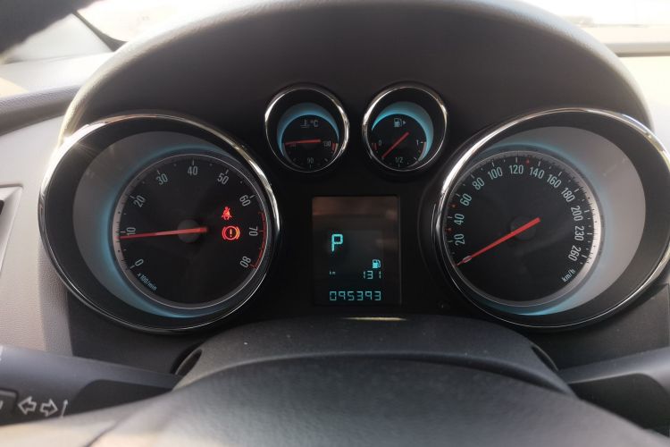 别克 英朗 2013款 XT 1.6L 自动时尚版中控内饰14