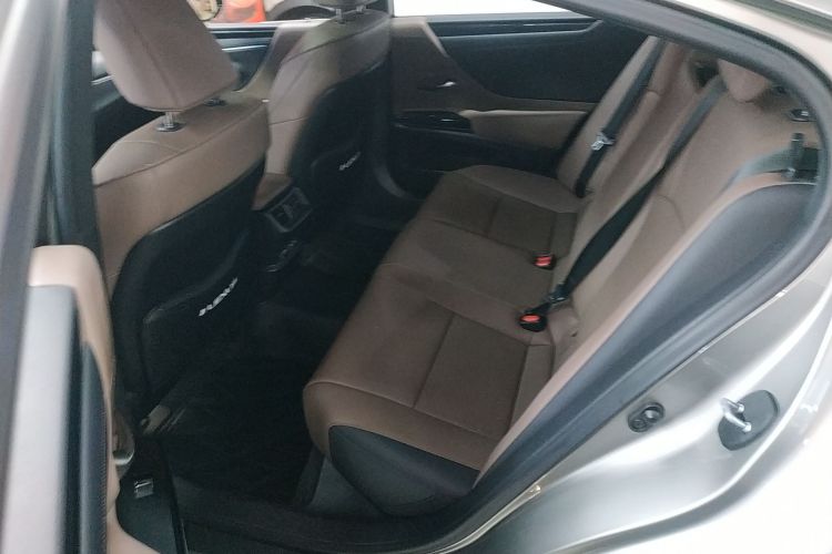 雷克萨斯ES 2021款 200 卓越版中控内饰7004